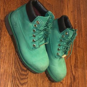 Used- New Green Timberland boots kids size 1Y.